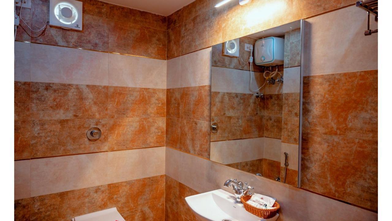 Hotel Dc Star Tarapith Ngoại thất bức ảnh