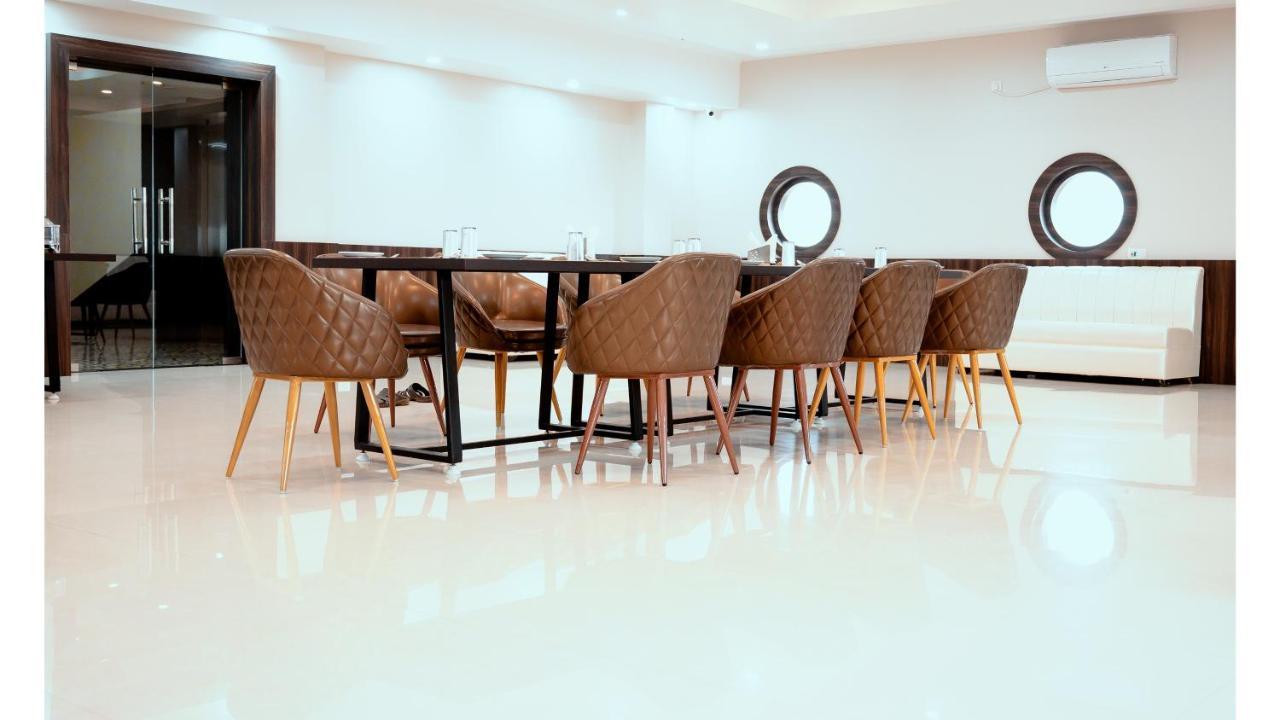 Hotel Dc Star Tarapith Ngoại thất bức ảnh